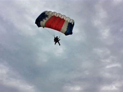 Награды вручали поздним вечером…